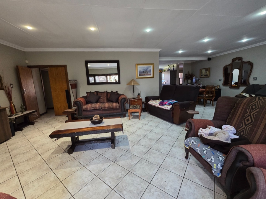 8 Bedroom Property for Sale in Grimbeeck Park North West